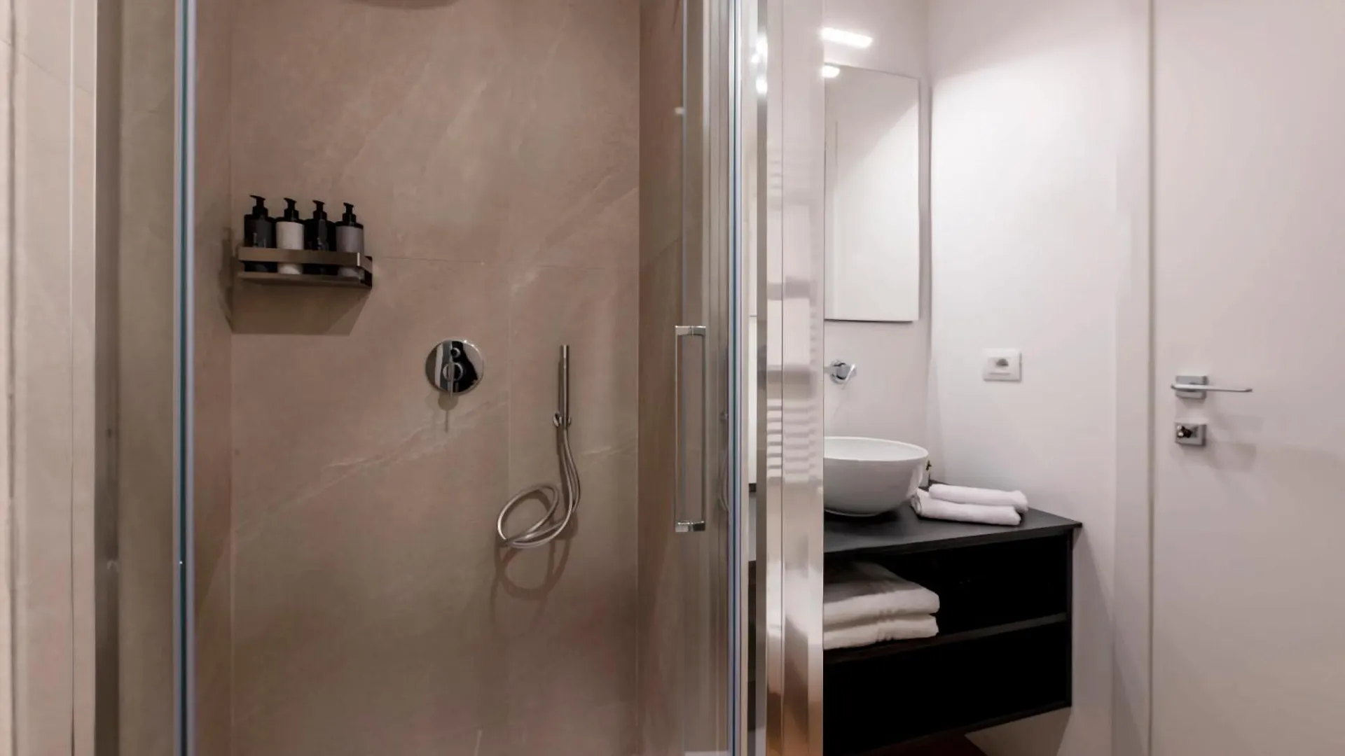 Bnbutler - Inbrera Suites - Giulianova, 1 Milan Italy